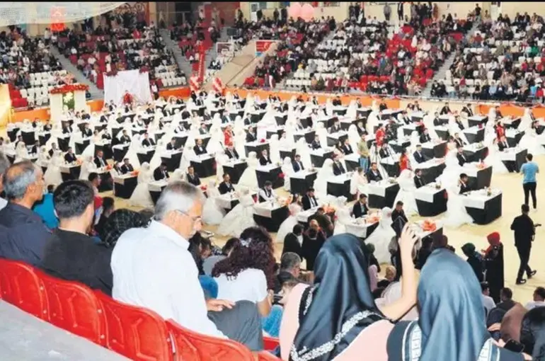 Kahramanmaraş'ta Depremzede 100 çifte toplu nikâh!