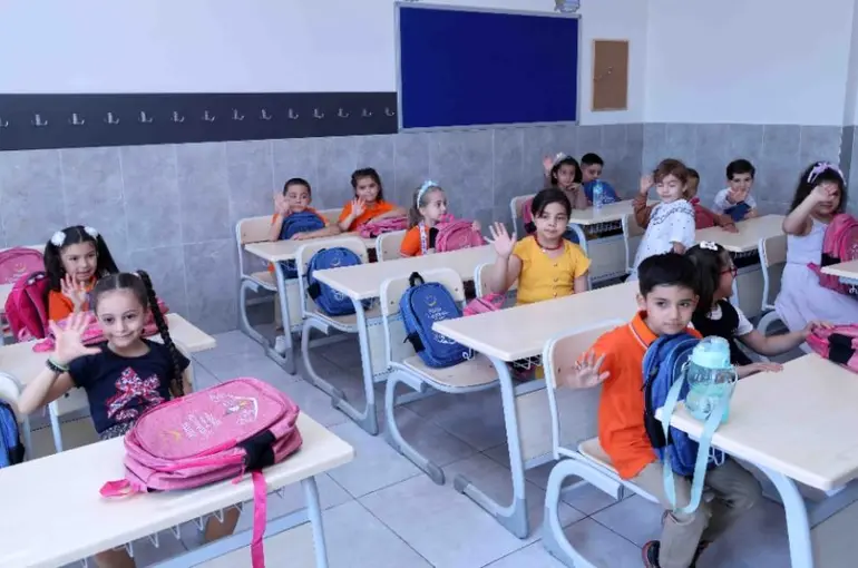 Karatay’da 9 Bin Öğrenciyi Sevindiren Sürpriz! Sıralarında Hazırdı