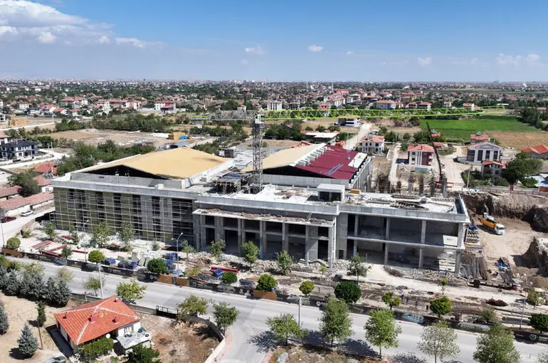 Karatayda Yeni nesil Spor Merkezi’nin Yapımı Sürüyor