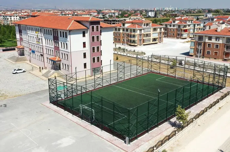 Karatay’dan Okullara 22 Milyonluk Spor Yatırımı
