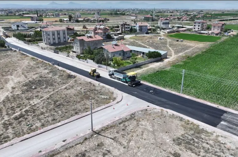 Karatay’ın Yollarında Sıcak Asfalt Çalışmaları Sürüyor!