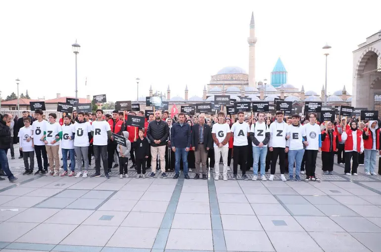 Karataylılar Filistin’e Destek İçin Sabah Namazında Buluştu