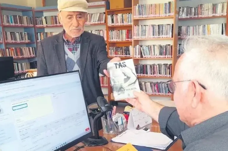 Kitap Sevgisi Yaş Tanımıyor! Konyalı Harun Amca 3. Kez Zirvede!