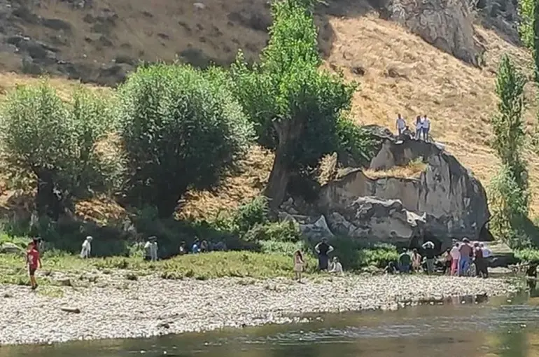 Kızılırmak’ta Dehşet! 3 Genç Akıntıya Kapıldı!