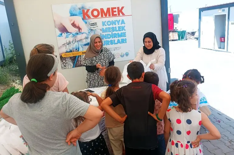 KOMEK Mensupları ve Mezunları Derneği Bayramda Hatay’da Çocukları Sevindirdi