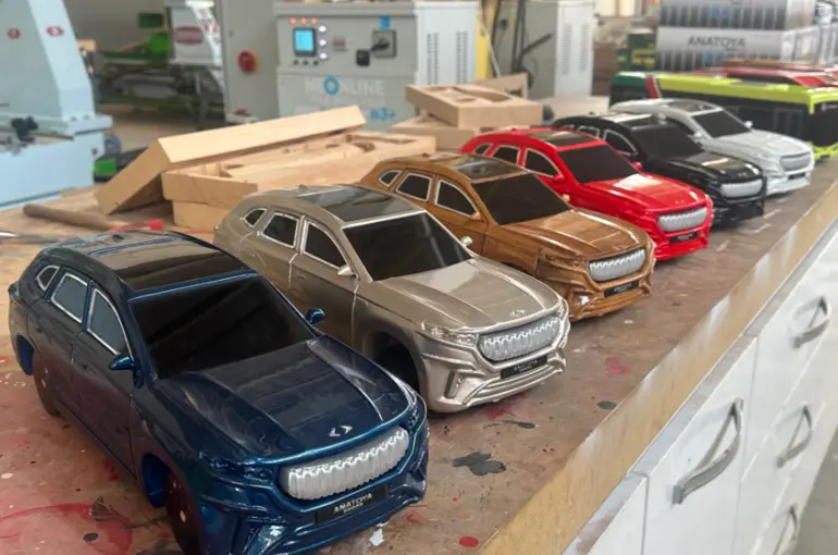 Komek Togg’un Ahşap Oyuncağını Üretiyor