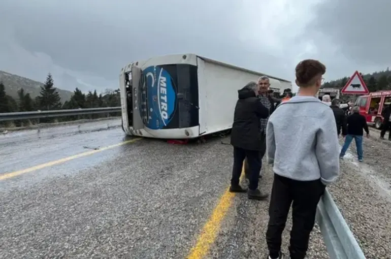 Konya-Antalya Yolunda Otobüs Faciası: 15 Yaralı