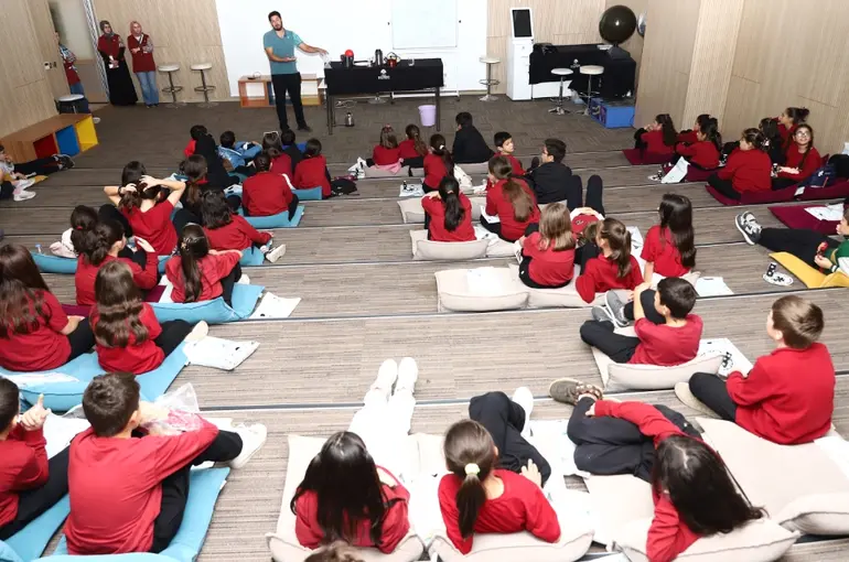 Konya Büyükşehir, 28 İlçeden 13 Bin Öğrenciyi Bilimle Buluşturuyor