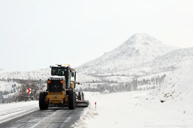 Konya Büyükşehir 31 İlçede Kar ve Buzlanmaya Karşı Görev Başında