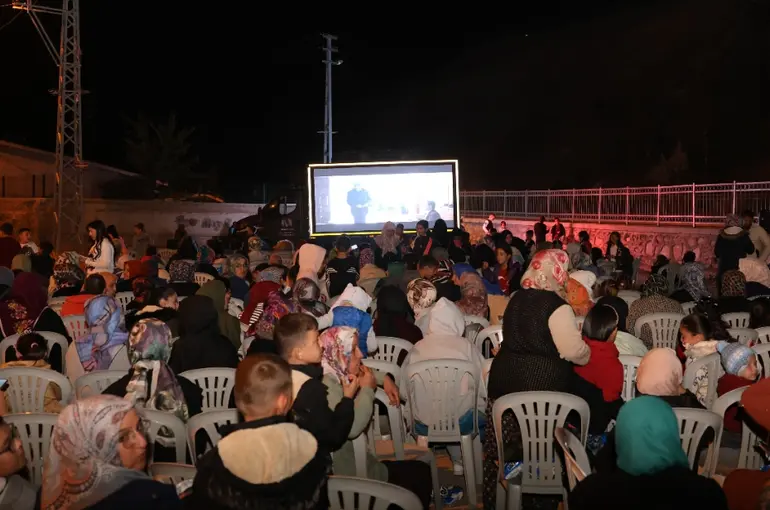 Konya Büyükşehir Belediyesi’nden 101 Mahallede Sinema Keyfi