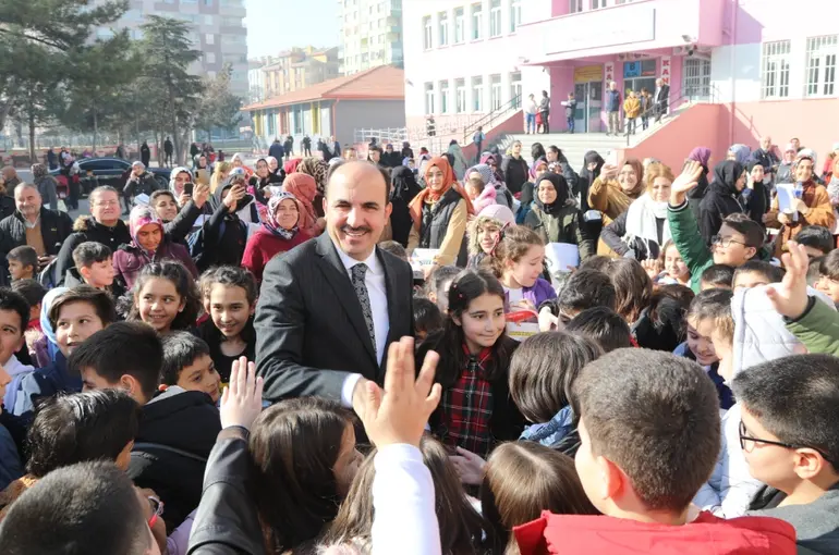Konya Büyükşehir Belediyesinden Öğrencilere Eğitim Desteği