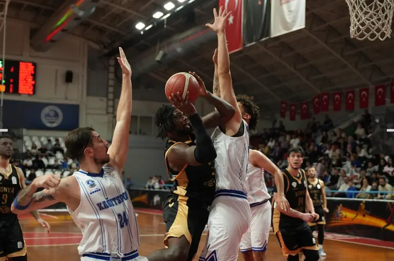 Konya Büyükşehir Belediyespor Zirve Takibini Sürdürüyor