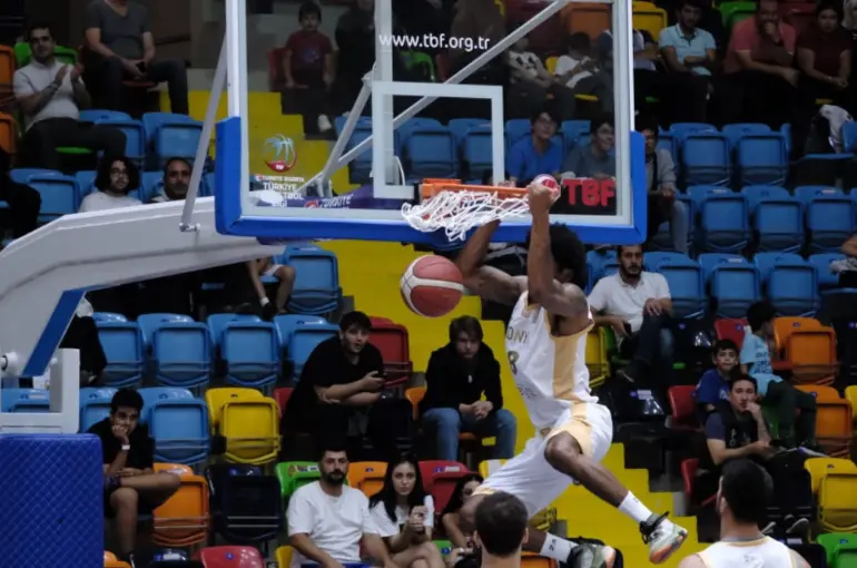 Konya Büyükşehir Belediyespor Zirveye doğru!