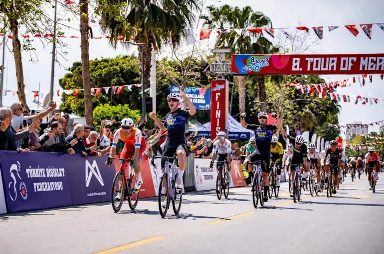 Konya Büyükşehir Belediyespor’dan Çifte Başarı: Pedallar Zirvede, Potada Türkiye Sahnesinde