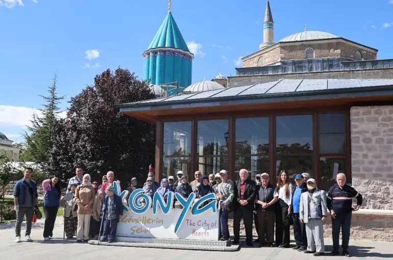 Konya Büyükşehir, Dünya Yaşlılar Günü’nde Büyüklerimizi Unutmadı