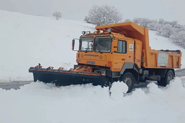 Konya Büyükşehir İlçelerde Kar Mesaisini Sürdürüyor!