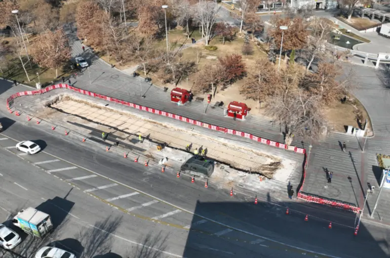 Konya Büyükşehir Kültürpark’a Kapalı Otobüs Durakları Yapıyor