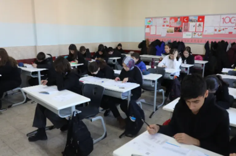 Konya Büyükşehir LGS ve TYT Öğrencilerini Sınavlara Hazırlıyor