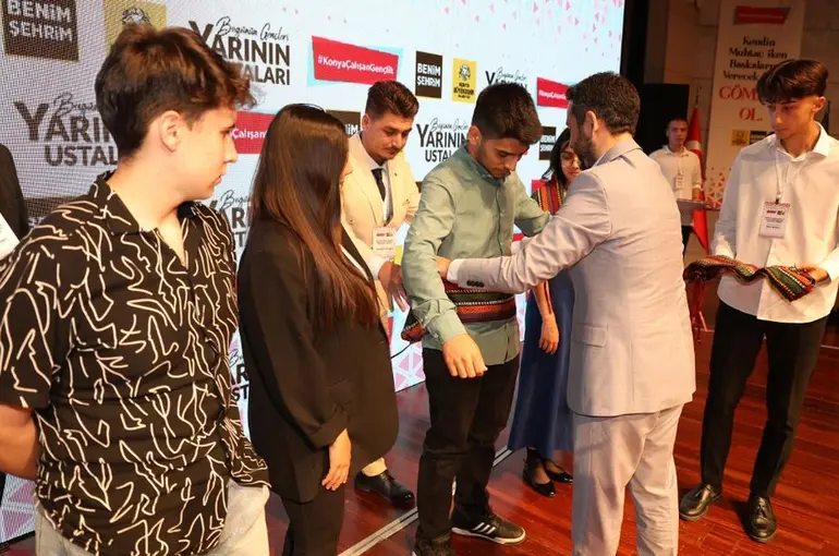 Konya Büyükşehir Öğrenciler İçin Şed Kuşanma Töreni Düzenledi