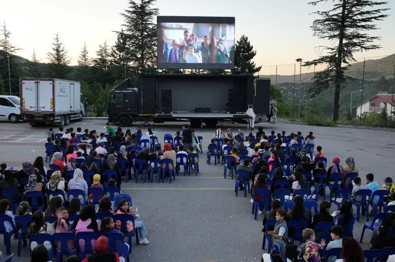 Konya Büyükşehir'den 101 Mahallede Sinema Keyfi