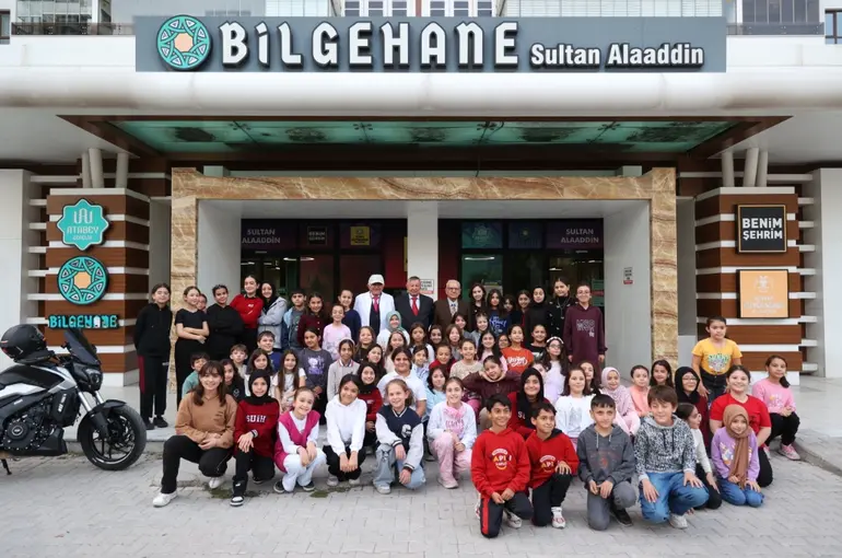 Konya Büyükşehir’den Emekli Öğretmenlere Vefa: Öğrencilerle Nesiller Arası Buluşma