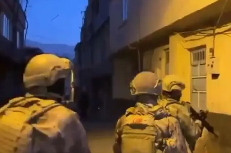 Konya Dahil 76 İlde Zehir Tacirlerine Operasyon! 595 Şüpheli Yakalandı!