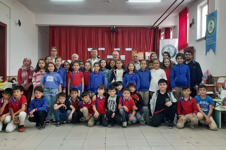 Konya Hüseyin Sevim Köroğlu İlkokulu öğrencileri Geri Dönüşüm Sergisi açtı