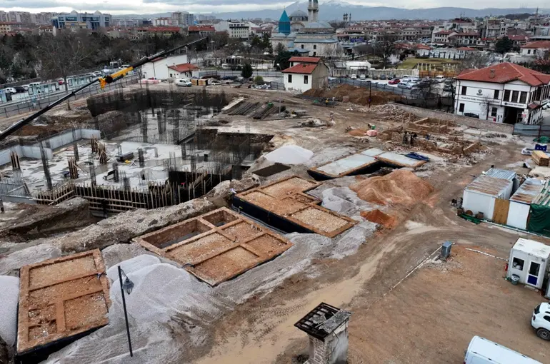Konya Türbe Arkası’nda Tarihi Doku Yeniden Hayat Buluyor