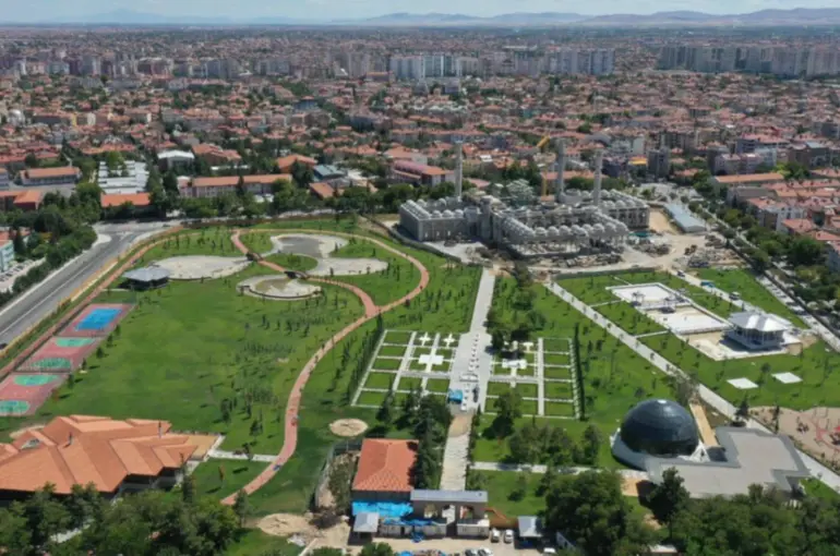 Konya Ulu Cami kaç kişilik olacak?