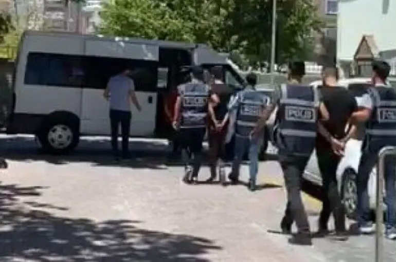 Konya’da 143 kilo ağırlığında 200 metre kablo çalan 2 şüpheli yakalandı