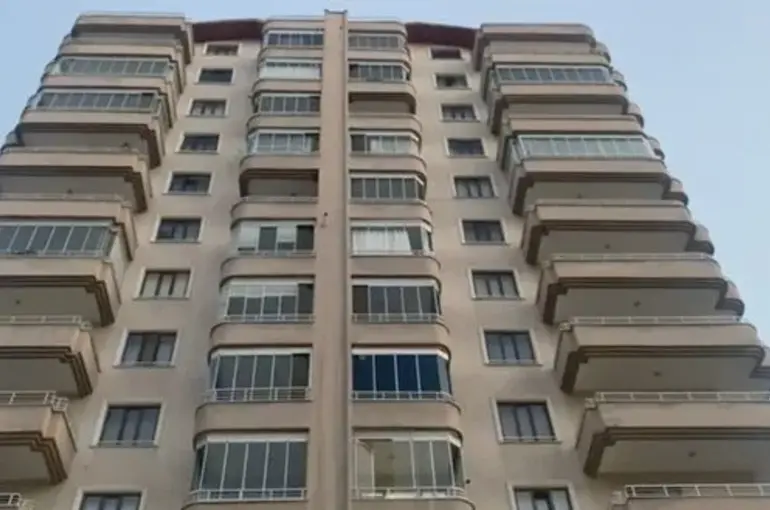 Konya’da bir kişi 13. kattan atladı!1 kişi öldü 1 kişi ağır yaralı!