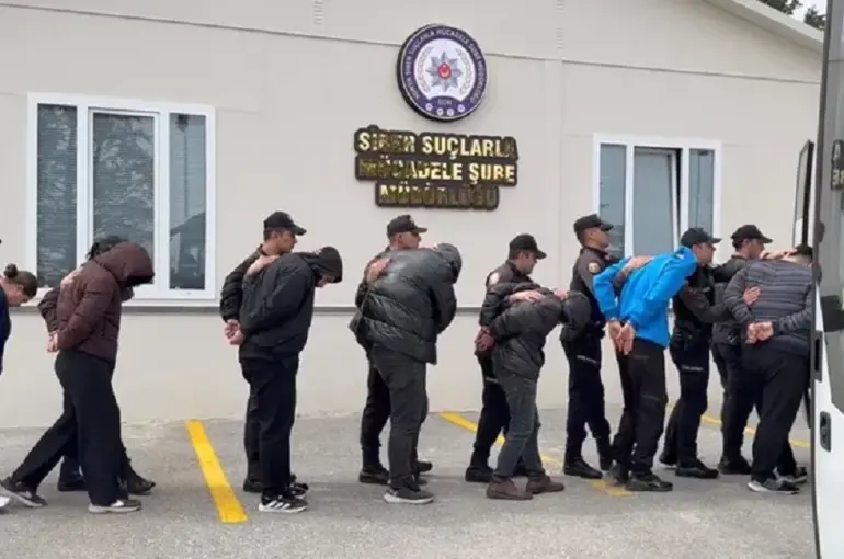 Konya'da Doktoru 11,5 Milyon Lira Dolandıran Şebekeye Büyük Operasyon!