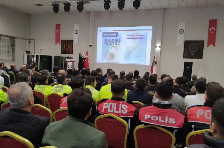 Konya’da Emniyet Mensuplarına “Basın Kartı” Konulu Bilgilendirme Semineri