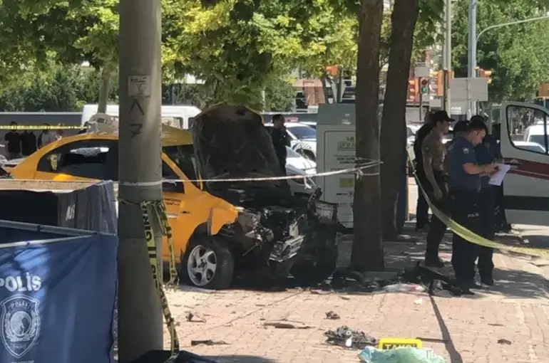 Konya'da Feci Kaza: Kontrolden Çıkan Taksi Anne ve Kızına Çarptı, 2 Kişi Hayatını Kaybetti