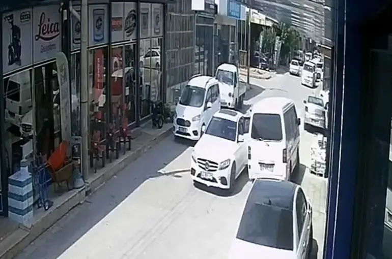 Konya'da Gündüz Vakti Maskeli Soygun:1 Milyon Liralık Altın ve Para Çalındı!