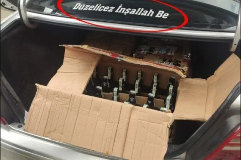 Konya’da kaçak içki ele geçirilen aracın camındaki yazı dikkat çekti