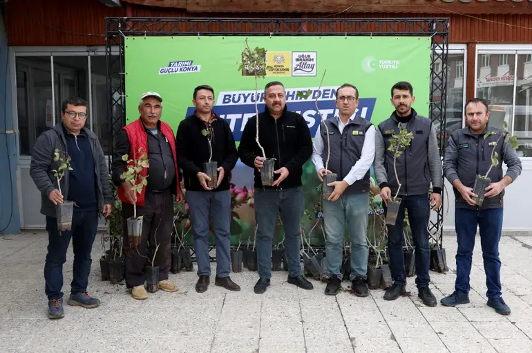 Konya’da Kuraklığa Dayanıklı Tarım Güçleniyor: Antep Fıstığı Fidanı Desteği Artarak Sürüyor