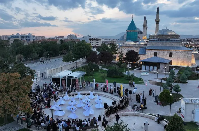 Konya’da Mistik Müzik Rüzgarı Esiyor: Festivalde İkinci Gün Coşkusu
