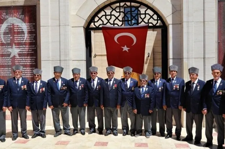 Konya’da Muharip Gaziler FETÖ’yü lanetledi