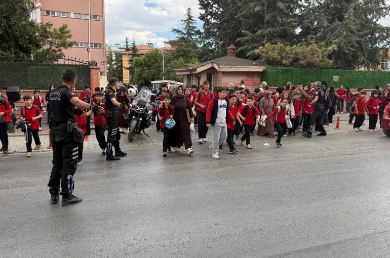 Konya’da Okul Çıkışlarında Güvenlik Seferberliği: Zabıta Öğrenciler İçin Görev Başında