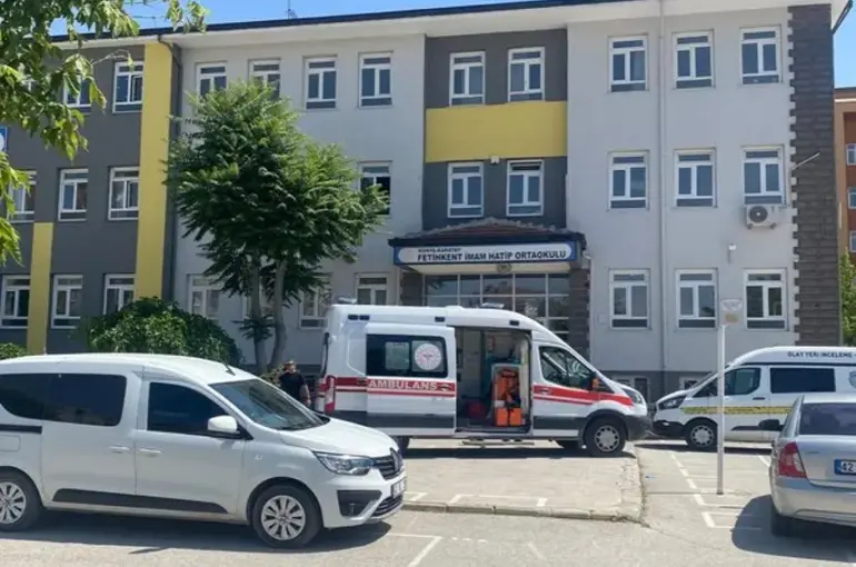 Konya'da okulda silahlı saldırı! Öğretmen Muhammed Öz hayatını kaybetti!