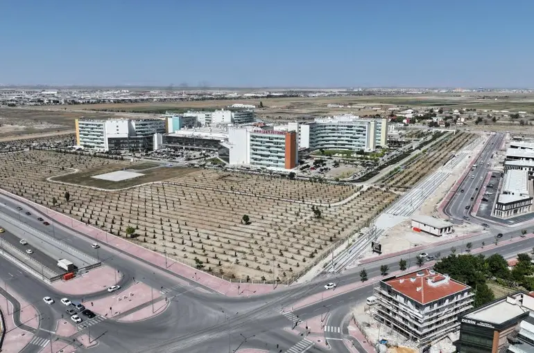 Konya'da Raylı Sistem Atağı! Şehir Hastanesi-Yeni Sanayi Tramvay Hattının %30’u Tamamlandı!