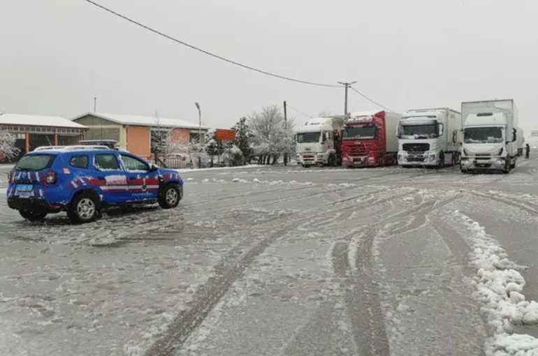 Konya'da sağanak ve kar etkili oluyor