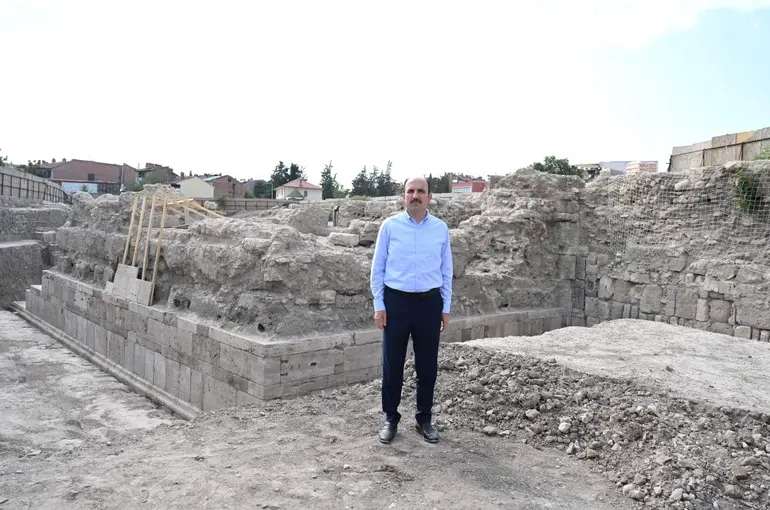 Konya’da Tarih Yeniden Yazılıyor! Larende Kapısı ve Selçuklu Surları Ortaya Çıktı