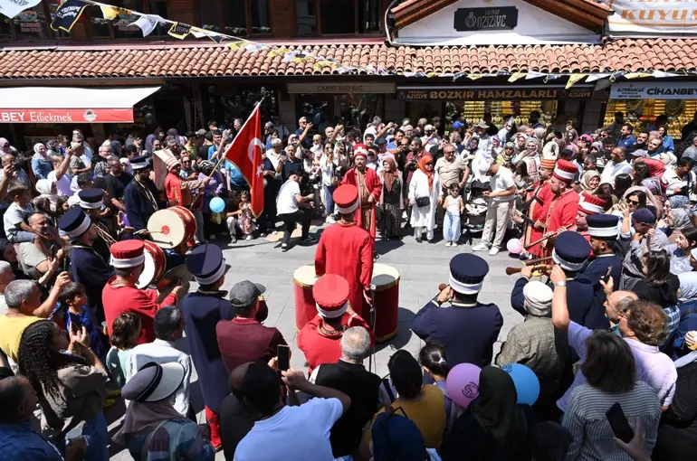 Konya’da Tarihi Çarşılarda Alışveriş Şöleni Başladı: Yüzde 30’a Varan İndirim
