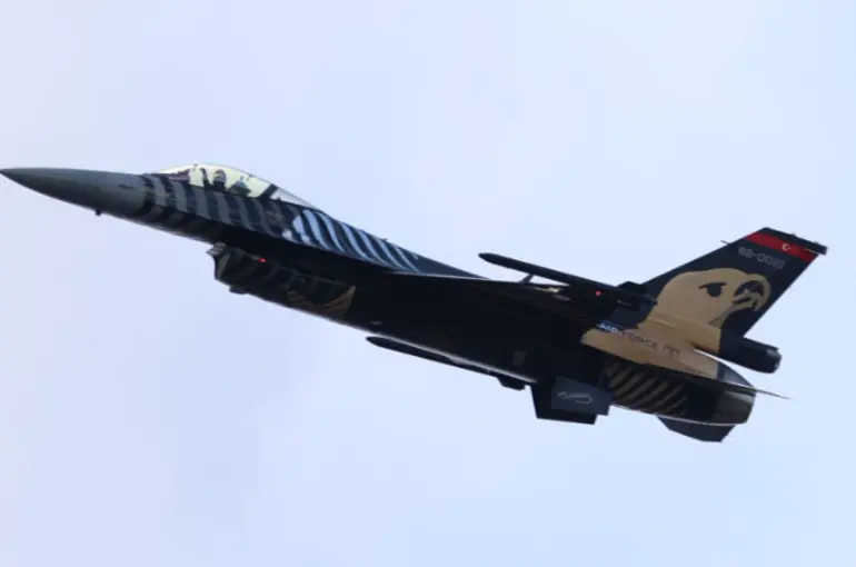 Konya'da Türk Yıldızları ve Solo Türk Gösterisi İzleyenleri Büyüledi