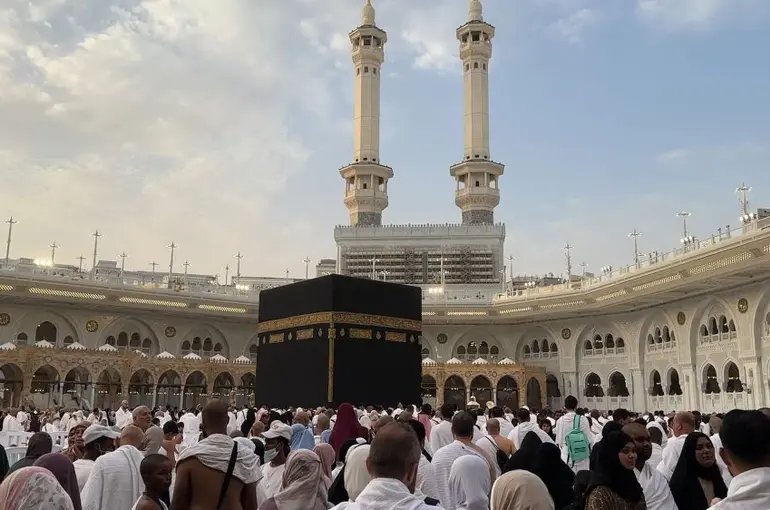 Konya’da Umre Heyecanı: Siyer Yarışmasının İlk Kafilesi Kutsal Topraklardan Döndü