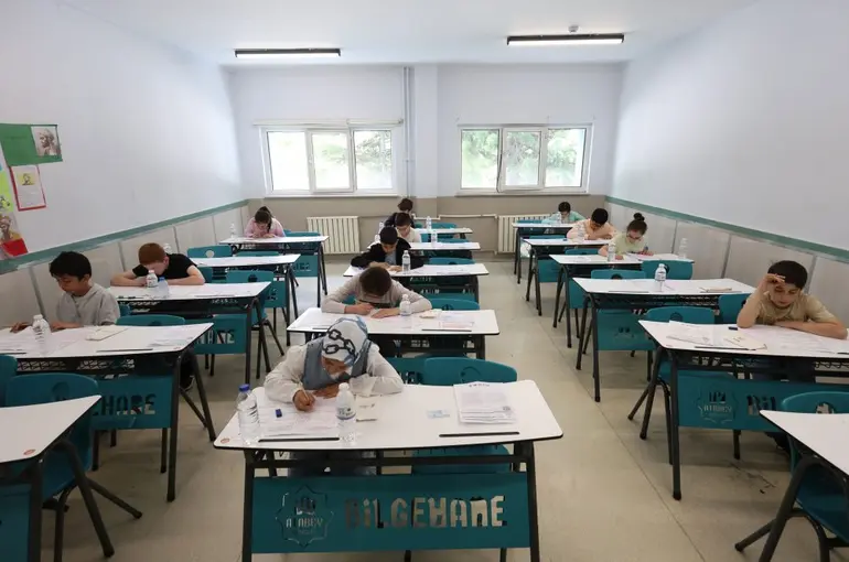 Konya’da “Umre Ödüllü Siyer Bilgi Yarışması”nda Final Heyecanı