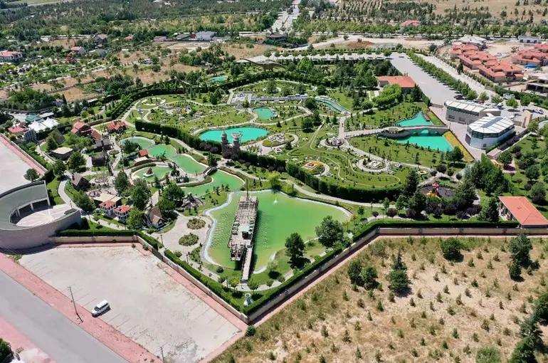 Konya'da yaz tatilinin gözdesi yine '80 Binde Devr-i Alem Parkı oldu