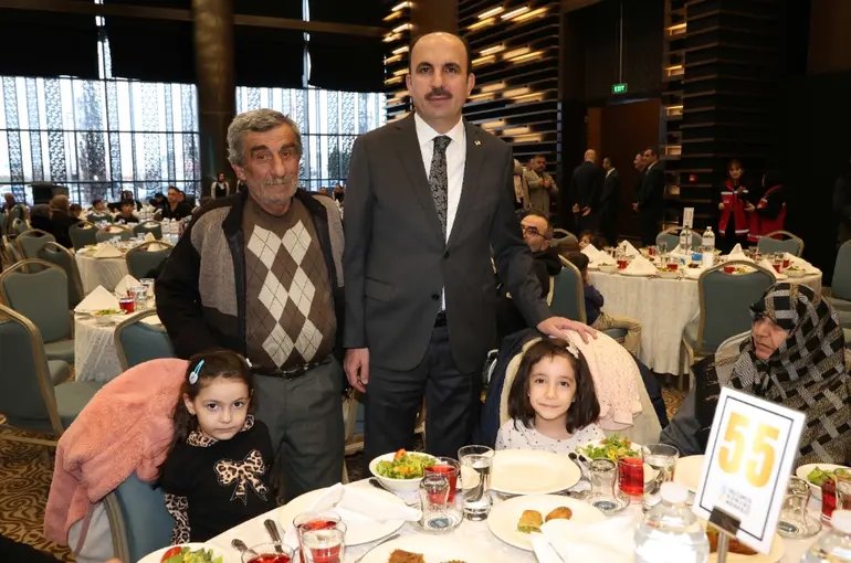 Konya’da Yetim Çocuklar İçin Kardeşlik Sofrası Kuruldu